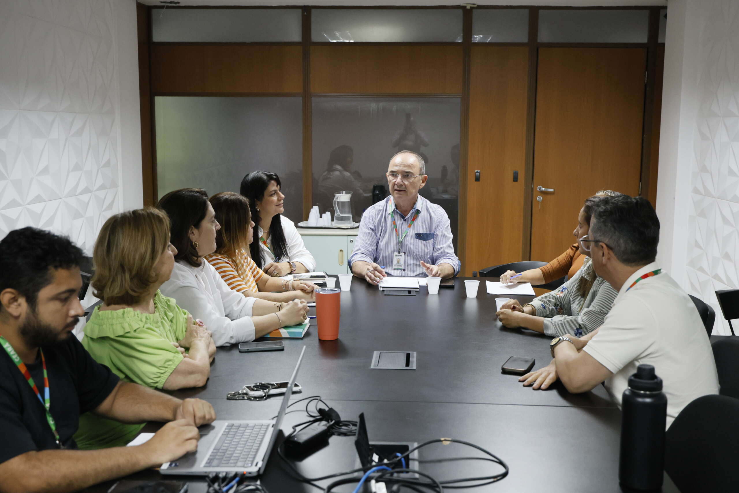 250423_REUNIAO-CONTROLE-INTERNO-GOVERNO_TGA2327-scaled