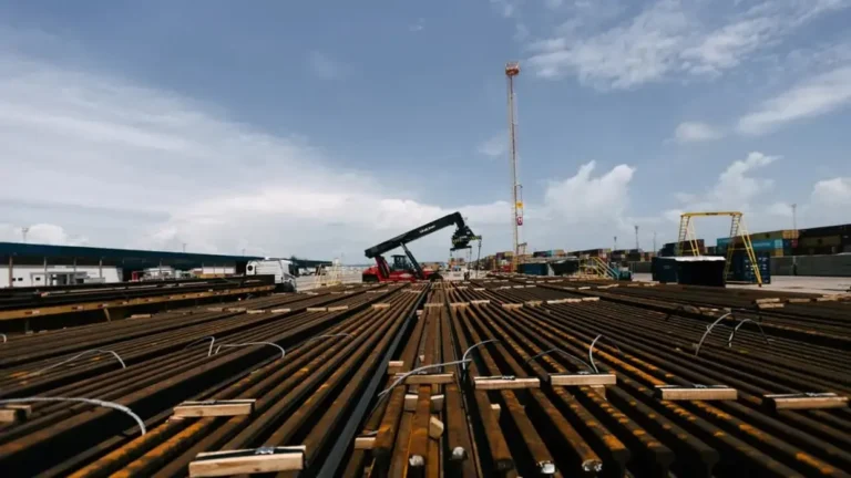 Trilhos-para-ferrovia-Transnordestina