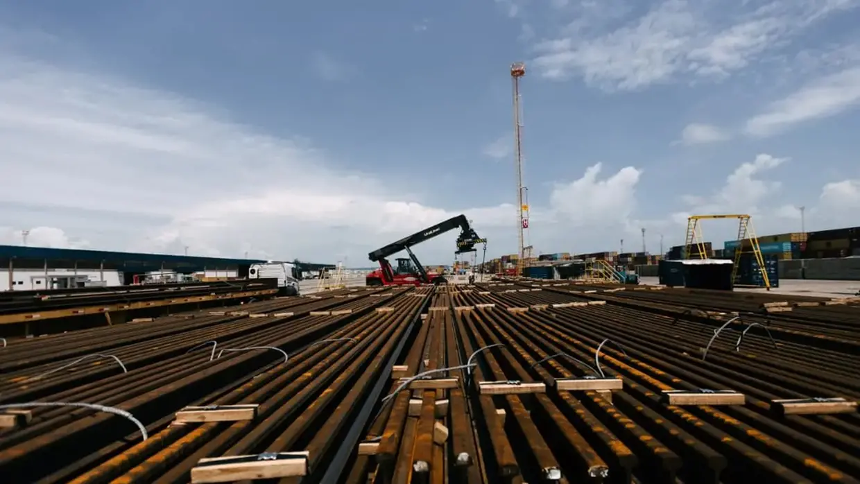 Trilhos-para-ferrovia-Transnordestina